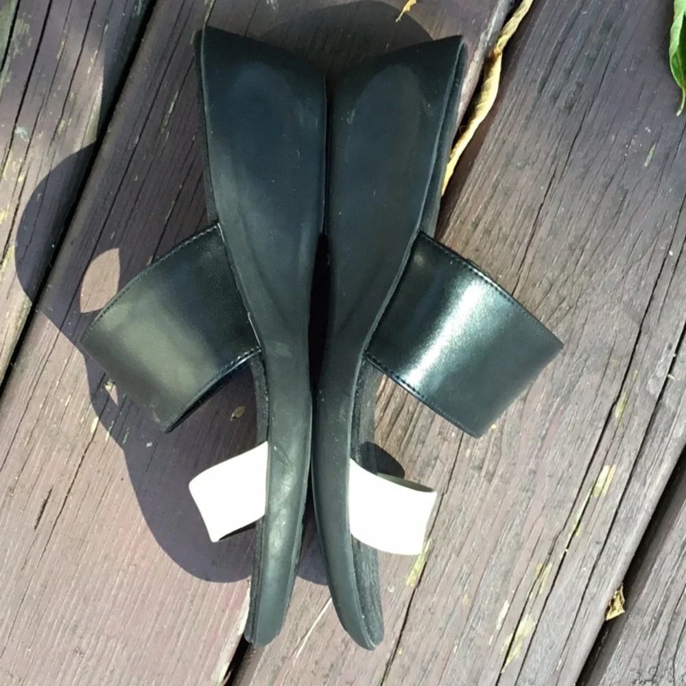 Aerosoles Strappy Wedges Black and Cream slides Size 8 - Picture 3 of 4